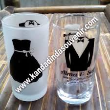 Jual beli souvenir gelas online terlengkap, aman & nyaman di tokopedia lengkapi aneka kebutuhan untuk berbagai macam keperluan pesta anda dengan souvenir gelas terbaik di tokopedia. Souvenir Pernikahan Gelas Toko Souvenir Pernikahan Murah Lengkap Di Jogja