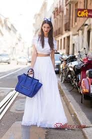 Etek Kombinleri Beyaz Uzun Klos Etek Kisa Kollu Kapali Yaka Bustiyer Dillara Kiyafet Kombinleri Moda Stilleri Moda Haftalari Uzun Etek