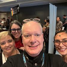 jordancon2025 … some Sean Chan cosplay fun, 3 sisters of the black Ajah,  registration volunteer shift selfie with the fab @hadeancreed , pre-panel  selfies with friends, selfie with my pretty new headpiece,