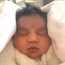 Beatriz gosta, que deu à luz luíza este domingo, dia 14 de março, partilhou hoje uma foto da filha descrevendo a mega cabeluda e bochechuda de lábio delineado como o meu, nariz batatudo e olhos rasgados. Beatriz Gosta Mostra Rosto Da Filha Ca Esta A Luiza Mega Bochechuda