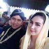 Dialah adalah judul lagu yang ditulis oleh mas emil sebagai hadiah pernikahan pada tahun 2013 lalu.setiap kata dalam lirik terlahir dari rasa selama bersama. 1