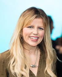 Travelling between sites of personal eat 22 is a project by british artist ellie harrison. Ellie Harrison Shock The One Thing Countryfile Host Is Terrified Of Hotcelebon Com