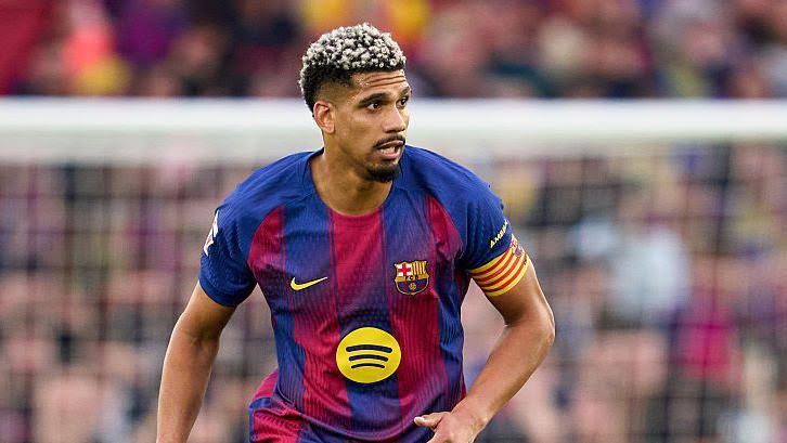 Liverpool transfers: Ronald Araujo close to season-long loan from Barcelona  - BBC Sport