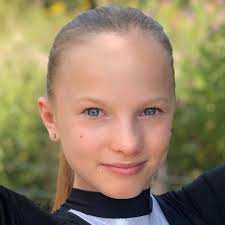 Emily Tarrant's Instagram, Twitter & Facebook