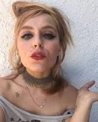 Mel Barr's Instagram, Twitter & Facebook