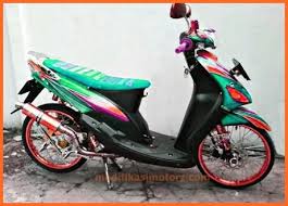 Win, modifikasi mobilio, modifikasi mobil air, modifikasi motor king, modifikasi motor mio, modifikasi mobil brio, modifikasi mobil kuno, modifikasi ninja 250 fi warna hitam decal desain simpel via prostiker.com. 34 Ide Modifikasi Mio Sporty Terbaru