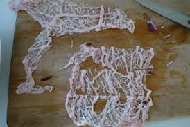 Fegato di maiale con rete. Bocconcini Di Fegato Di Maiale Nella Sua Rete Aromatizzato Con Alloro Cilentani Ai Fornelli