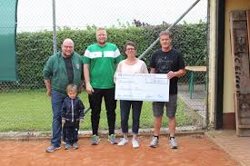 Transferts, résultats, billeterie, effectif, calendrier et statistiques. Eissen Los Pumpos Gewinnt Fussballtennisturnier 2017