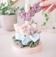 Diy Easy Scrunchie Holder Display Stand This Diy Scrunchie Holder Is The Perfect Hair Accessories Display Organizing Hair Accessories Hair Accessories Storage
