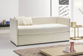 Un letto singolo normalmente misura 80 o 90 cm in larghezza e 200 cm in lunghezza. Divani Letto Marte