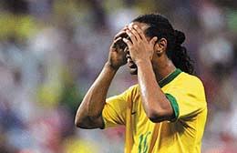 ورفع منتخب البرازيل الأول لكرة القدم رصيده إلى 9 نقاط في صدارة ترتيب مجموعته، وضمن التأهل إلى منافسات دور الـ8 من كوبا أمريكا فيما. Ù†Ø¬ÙˆÙ… Ø§Ù„Ø¨Ø±Ø§Ø²ÙŠÙ„ ÙˆØµØ­Ø§ÙÙŠÙˆÙ‡Ø§ ØªÙˆÙ‚Ø¹ÙˆØ§ Ø§Ù„ÙØ´Ù„ Ù‚Ø¨Ù„ Ø´Ù‡ÙˆØ± ÙÙƒØ± ÙˆÙÙ† Ø§Ù„Ø¨ÙŠØ§Ù†
