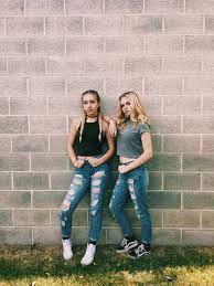 Best Friends Ripped Jeans Insta Emmy Christensen Friend Poses Photography Friend Pictures Poses Best Friend Poses
