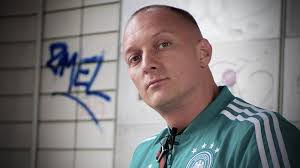 Von pzy) official 4k video. Chart Sensation Olexesh Holt Sich Gleich Zweimal Die 1 Hiphop De