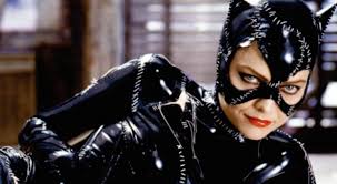Michelle pfeiffer whipped the heads off those four mannequins in one take to thunderous applause from the batman returns. Batman Returns Michelle Pfeiffer Made A Crucial Change To The Catwoman Costume