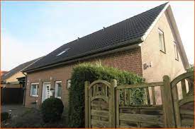 Auch anderenorts in bremerhaven finden sich noch zahlreiche schöne häuser aller baujahre und preisklassen, durch ihre geringe ausdehnung von unter 100 km² kommen in der stadt der kurzen wege durchaus auch die am stadtrand liegenden viertel für den wohnraumerwerb in frage. Haus Zum Verkauf 27580 Bremerhaven Speckenbuttel Mapio Net