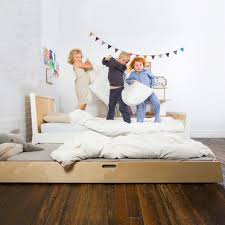 Ein bett aus birke als stauraum oder sitzgelegenheit so flexibel wie das holz selbst, kannst du bei audena auch dein bett gestalten. Oeuf Bett Sparrow Twin Birke Weiss 90x200 Cm Engel Bengel Onlineshop
