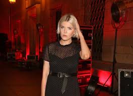 Daria zawiałow to artystka, której kariera nabrała szaleńczego tempa, gdy tylko wydała debiutancki album a kysz w 2017 roku. Daria Zawialow Rozstala Sie Z Mezem Podobno Malzenstwo Wokalistki To Juz Historia Eska Pl