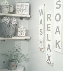 Feb 12, 2020 · take a look at this farmhouse decor to get all the inspiration you need to seamlessly blend rustic, vintage, and modern styles. White Bathroom Wall Decor Trendecors