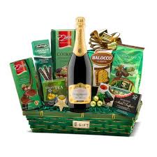 Ho, ho, hooo, noi iți ușurăm munca moșule, știm ca nu ești mereu la curent cu moda! Ce Cadouri Oferim De Sarbatori Angajatilor Sau Colegilor De Birou Noutati