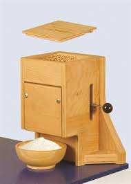 Moulin A Farine Manuel En Bois Grande Capacite Jusqu A 4 5 Kg Par Heure Tom Press