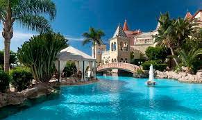 Felipe de edimburgo (nacido como felipe de grecia y dinamarca; Bahia Del Duque Hotel