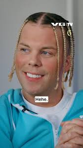 Her faller Kevin Lauren på scenen