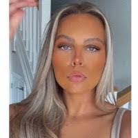 Lea Baird's Instagram, Twitter & Facebook