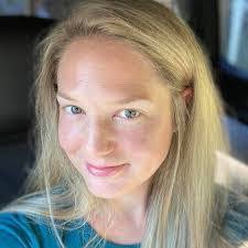 Colleen Hulbert's Instagram, Twitter & Facebook