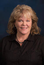 Loretta Chapman's Instagram, Twitter & Facebook