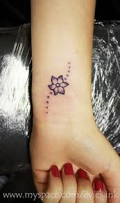 Tiny Flower Tattoo On Wrist Pretty Flower Wrist Tattoos Tiny Flower Tattoos Little Flower Tattoos