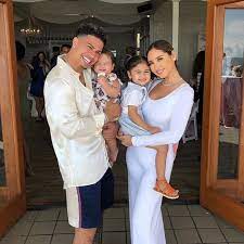 Austin broom is a social media star, youtuber, instagram celeb, vlog artist. Austin Mcbroom Bio Age Net Worth Height Married Nationality Body Measurement Career
