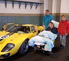 Dat heeft het bestuur van de stichting bekendgemaakt. Former Ambulance Driver Has Fulfilled The Final Wishes Of 14 000 Terminally Ill Patients You