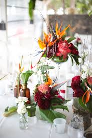 Decor De Table Mariage Exotique Fleurs Et Feuillages Exotiques Oiseau Du Paradis Monstera Protea Table Mariage Exotique Mariage Exotique Deco Mariage