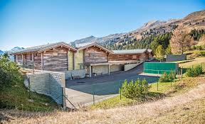 Besides the enormous traveling involved in his life, roger federer's house is located in switzerland. Das Ist Die Neue Heimat Fur Seine Familie Gluckspost