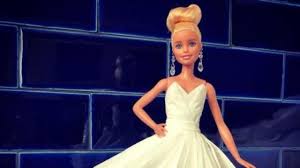 Since 1959, barbie has been inspiring girls to be anything. Super Keren Pria Kreatif Ini Buat Baju Barbie Dari Tisu Citizen6 Liputan6 Com