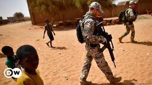 (cdu) wants to send bundeswehr helicopters back to the west african country to support german soldiers in the un minusma mission in mali. Bundestag Mehr Bundeswehrsoldaten Nach Mali Aktuell Welt Dw 20 05 2021