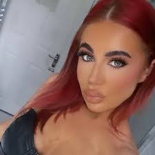 Beth Parry's Instagram, Twitter & Facebook