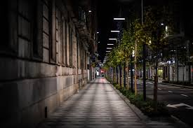 El toque de queda entre las 23:00 y las 06:00 horas es una de las novedosas medidas que se han aplicado con el estado de alarma. Detenido Saltandose El Toque De Queda Sanitario Un Conductor Que Cuadruplicaba La Tasa De Alcohol