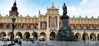 W roku 1300 zadaszono je co nadało im postać hali targowej. Operacja Sukiennice Zwiedzanie Z Przewodnikiem