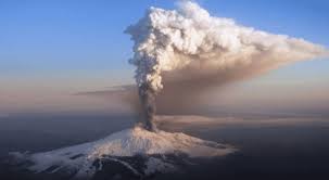 Etna is the largest active volcano in europe, reaching 3340 meters above sea level. Admire La Gran Erupcion Del Volcan Etna El Mas Alto De Europa Noticias Telesur