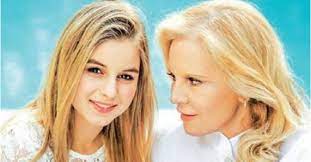 Elle est la fille de sylvie vartan et de tony scotti. Darina Scotti La Fille De Sylvie Vartan Se Devoile En Bikini Sur Instagram Live People