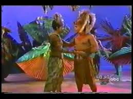 The Lion King Broadway Cast Performs Can You Feel The Love Tonight Lion King Jr Lion King Broadway King Fashion