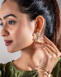 From delicate to dramatic, find the perfect jewellery to express your  individuality from our Pretty Women Collection. 💎✨