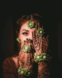 Bridal Floral Jewelry In 2020 Bridal Photography Poses Wedding Photoshoot Poses Bridal Photoshoot