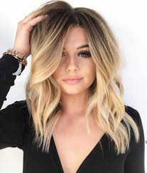 Medium Length Ombre Obsessed With This Warm Blonde Color And The Soft Curls Hair Lengths Balayage Hair Hair Styles