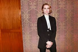 Evan rachel wood is a popular american actress who launched a career as a child, but still surprising film directors and audience by diverse and hardwired film roles and her musical talent. Evan Rachel Wood On Beauty And Twitter Into The Gloss