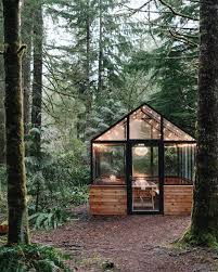 Grune Hochzeitsschuhe Jen Auf Instagram Ein Gemutliches Kleines Gewachshaus Im Wald Ein Hinterhof Gewachshaus Hintergarten Gewachshaus