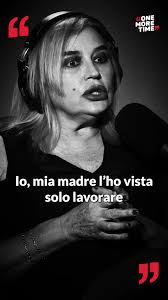 Lory Del Santo racconta a One More Time la sua storia e il rapporto con sua  madre #onepodcast #onemoretimepodcast #lucacasadei