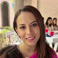 60+ perfiles de «Loya»