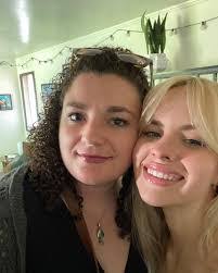 Jessica Lantz's Instagram, Twitter & Facebook